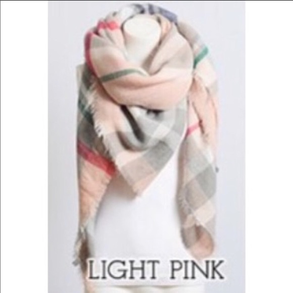 FLASH SALE ✨✨ Light pink plaid oversized blanket - Picture 2 of 2